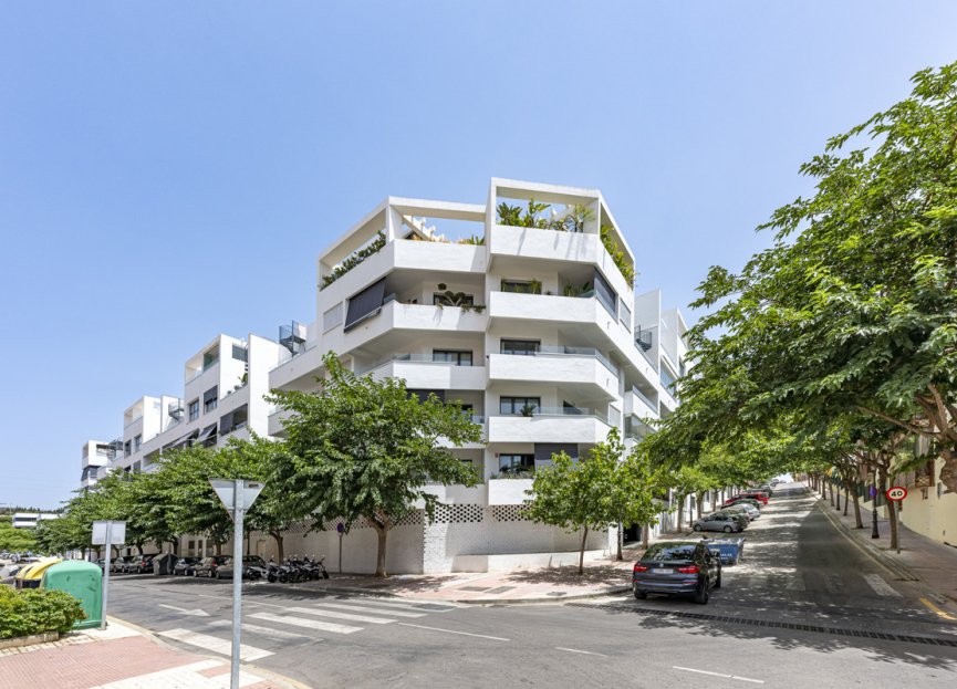 Resale - Apartment - Middle Floor Apartment - Estepona - Estepona Centro