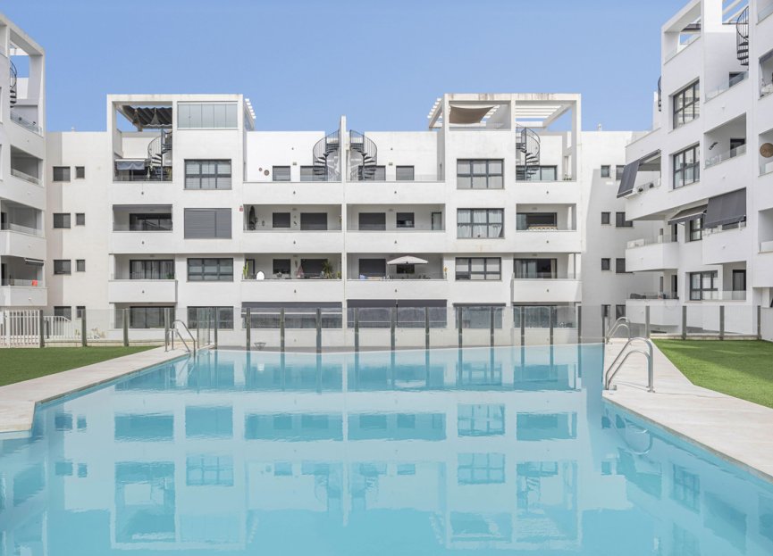 Resale - Apartment - Middle Floor Apartment - Estepona - Estepona Centro