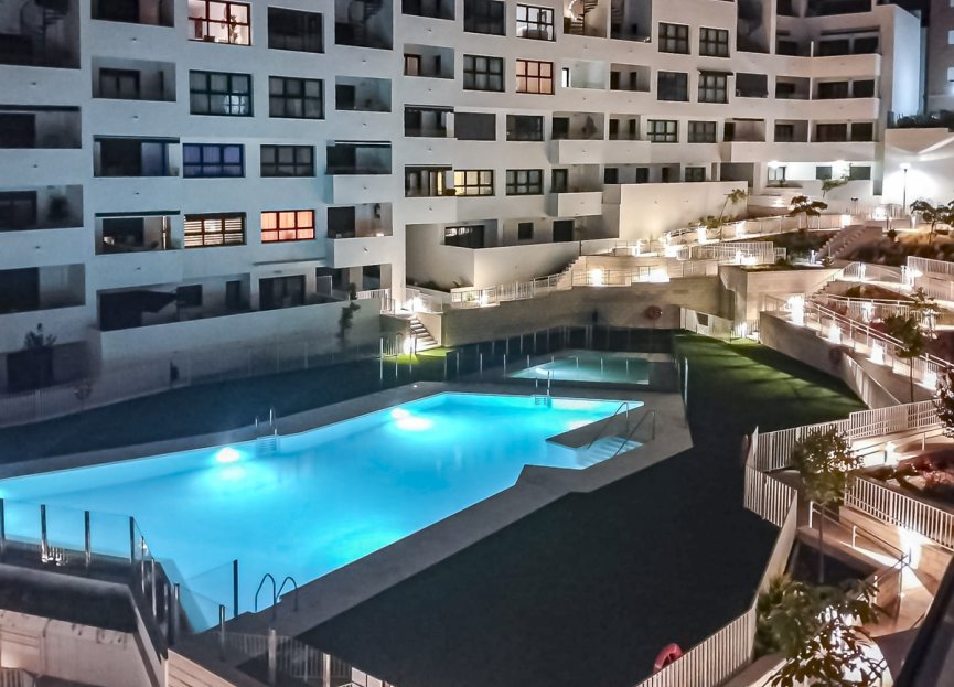 Resale - Apartment - Middle Floor Apartment - Estepona - Estepona Centro