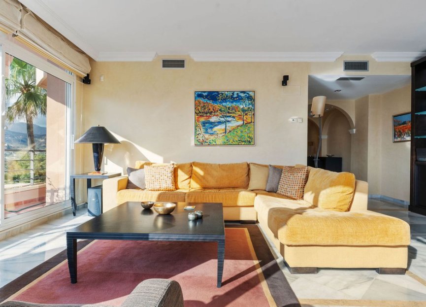 Resale - Apartment - Middle Floor Apartment - Marbella - Nueva Andalucia