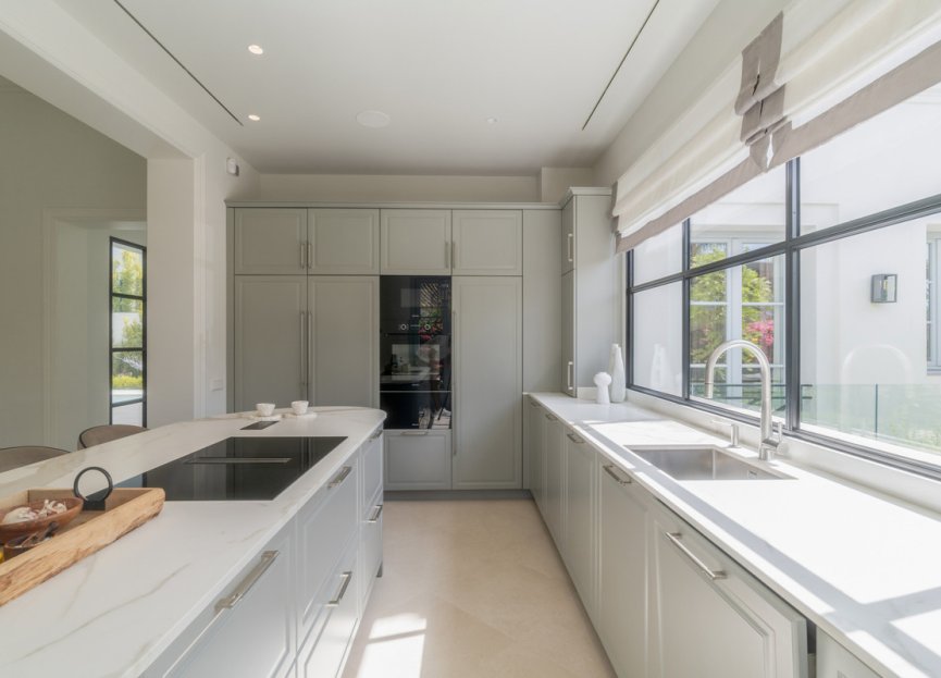 Resale - House - Detached Villa - Marbella - Nueva Andalucia