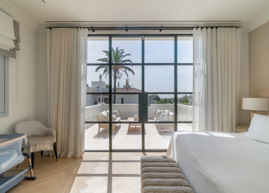 Resale - House - Detached Villa - Marbella - Nueva Andalucia