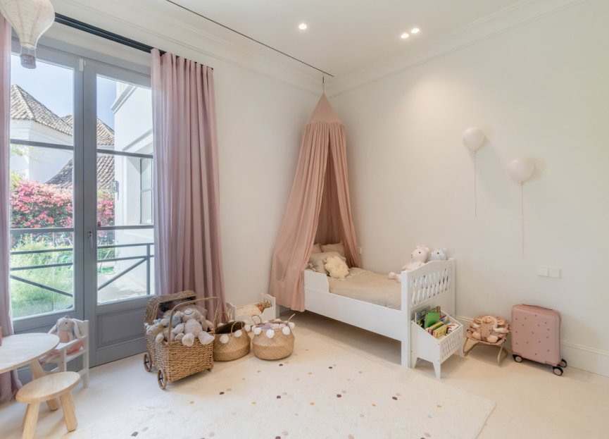 Resale - House - Detached Villa - Marbella - Nueva Andalucia