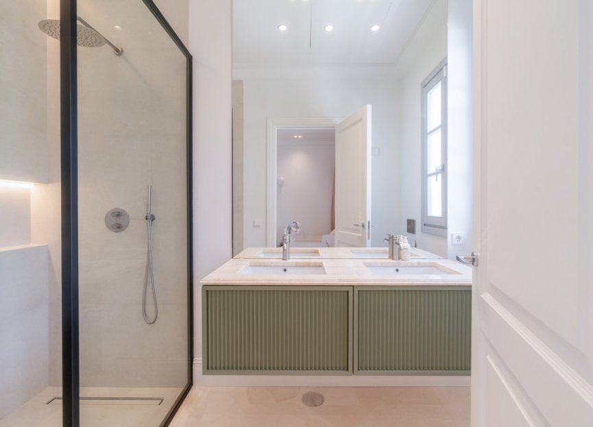 Resale - House - Detached Villa - Marbella - Nueva Andalucia