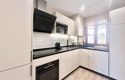 Resale - Apartment - Middle Floor Apartment - Benahavís - Benahavís Centro