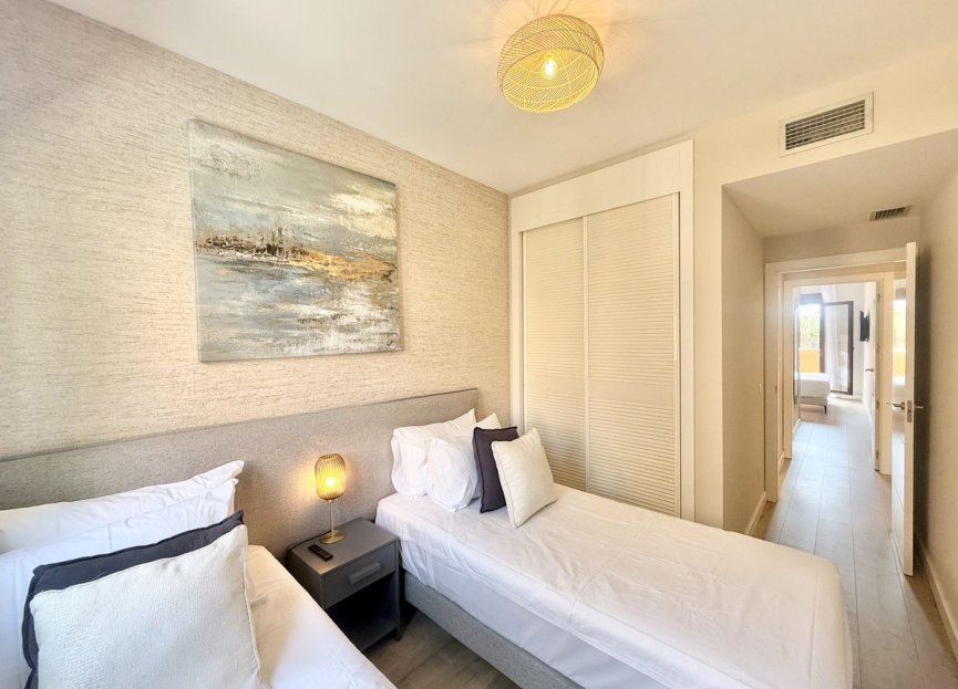 Resale - Apartment - Middle Floor Apartment - Benahavís - Benahavís Centro