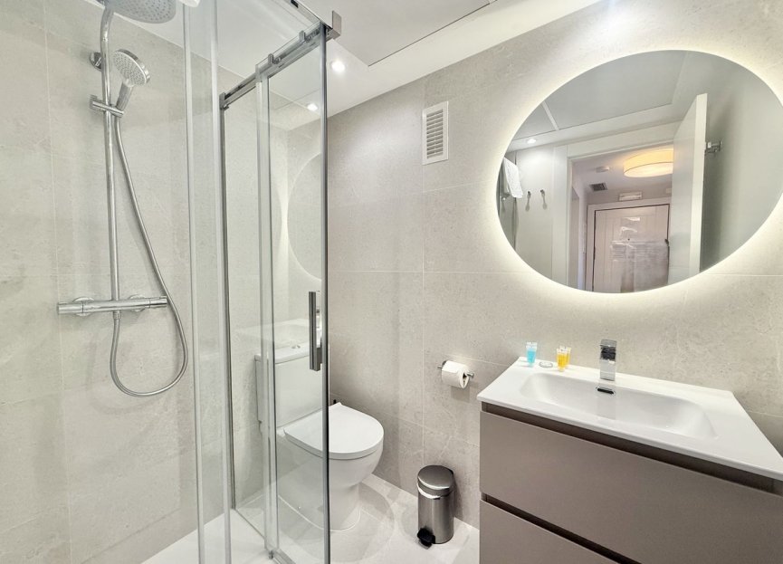 Resale - Apartment - Middle Floor Apartment - Benahavís - Benahavís Centro