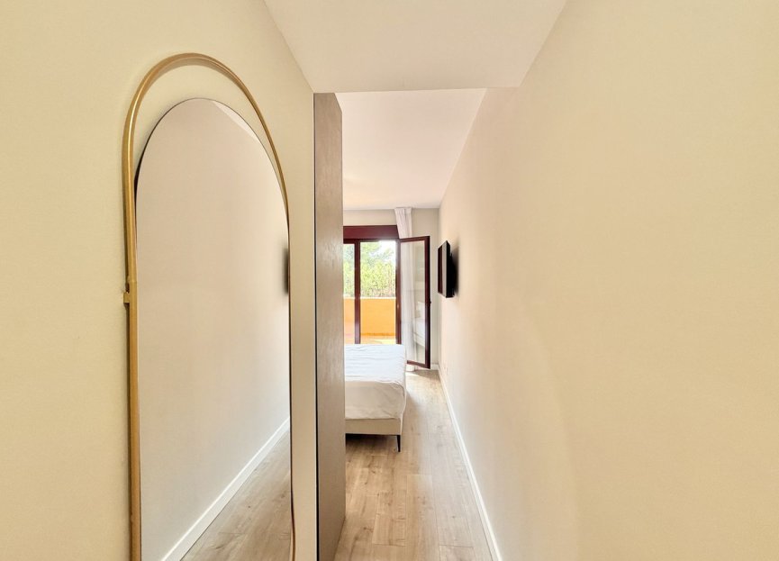 Resale - Apartment - Middle Floor Apartment - Benahavís - Benahavís Centro