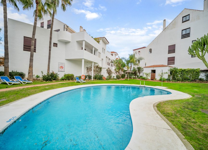 Resale - Apartment - Middle Floor Apartment - Marbella - Nueva Andalucia