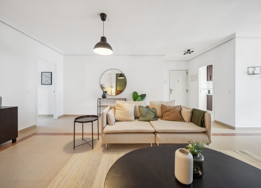 Resale - Apartment - Middle Floor Apartment - Marbella - Nueva Andalucia