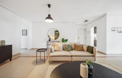 Resale - Apartment - Middle Floor Apartment - Marbella - Nueva Andalucia