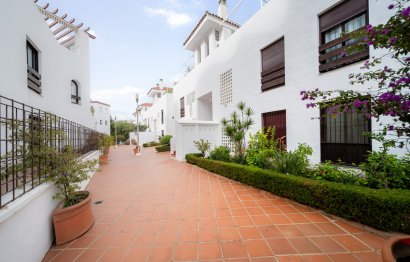 Resale - Apartment - Middle Floor Apartment - Marbella - Nueva Andalucia