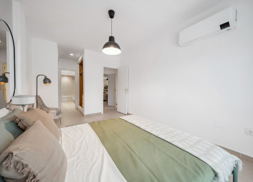 Resale - Apartment - Middle Floor Apartment - Marbella - Nueva Andalucia