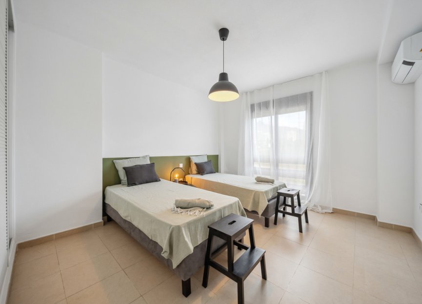 Resale - Apartment - Middle Floor Apartment - Marbella - Nueva Andalucia