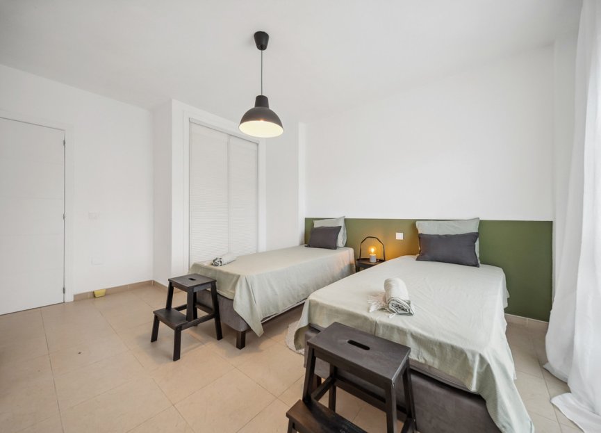 Resale - Apartment - Middle Floor Apartment - Marbella - Nueva Andalucia