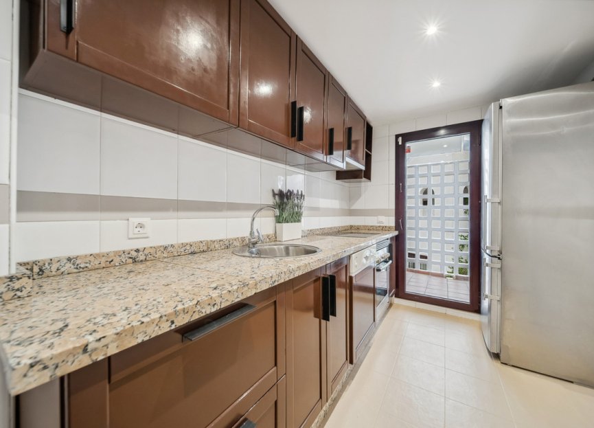 Resale - Apartment - Middle Floor Apartment - Marbella - Nueva Andalucia