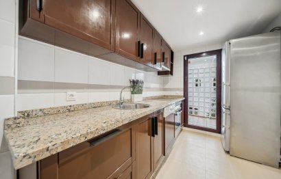 Resale - Apartment - Middle Floor Apartment - Marbella - Nueva Andalucia