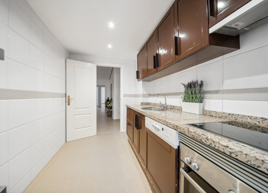 Resale - Apartment - Middle Floor Apartment - Marbella - Nueva Andalucia