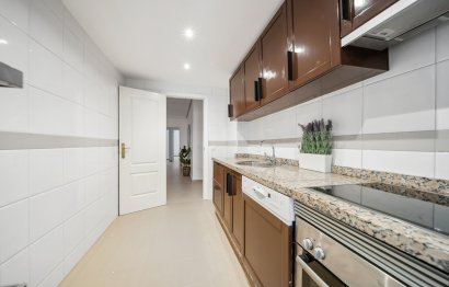 Resale - Apartment - Middle Floor Apartment - Marbella - Nueva Andalucia