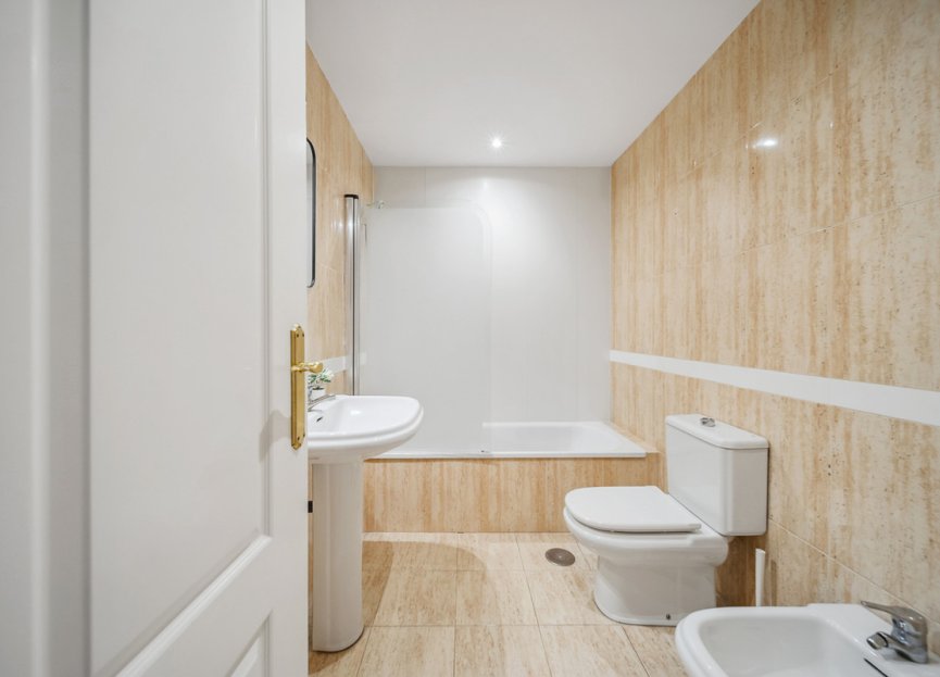 Resale - Apartment - Middle Floor Apartment - Marbella - Nueva Andalucia