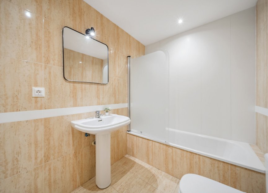 Resale - Apartment - Middle Floor Apartment - Marbella - Nueva Andalucia