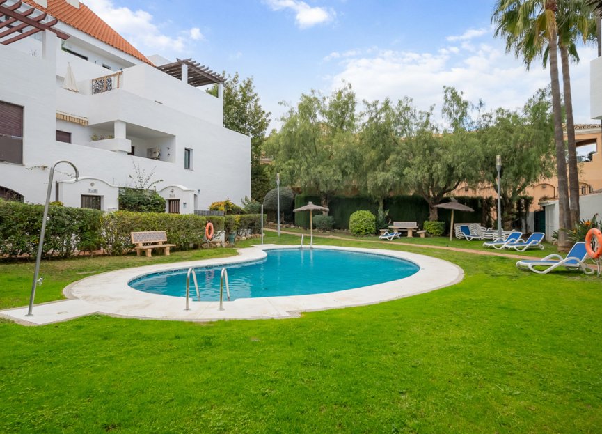 Resale - Apartment - Middle Floor Apartment - Marbella - Nueva Andalucia