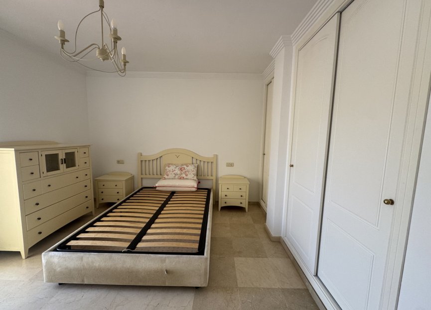 Resale - Apartment - Middle Floor Apartment - Marbella - Nueva Andalucia