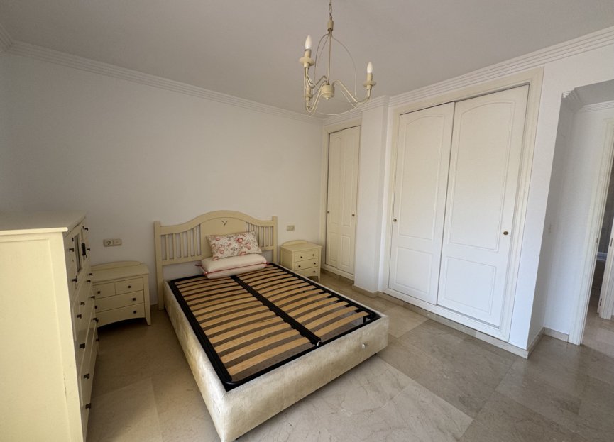 Resale - Apartment - Middle Floor Apartment - Marbella - Nueva Andalucia