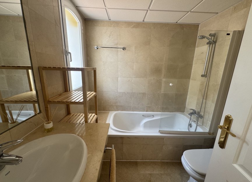 Resale - Apartment - Middle Floor Apartment - Marbella - Nueva Andalucia