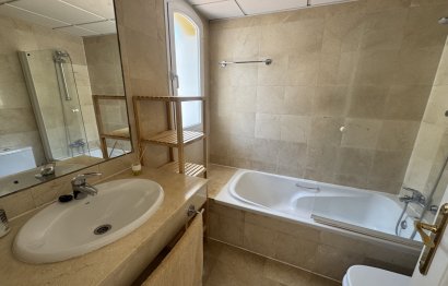 Resale - Apartment - Middle Floor Apartment - Marbella - Nueva Andalucia
