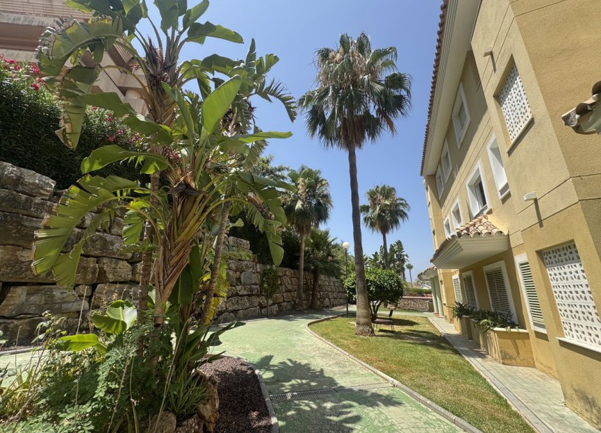 Resale - Apartment - Middle Floor Apartment - Marbella - Nueva Andalucia