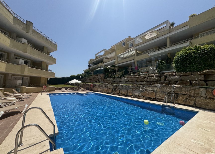 Resale - Apartment - Middle Floor Apartment - Marbella - Nueva Andalucia