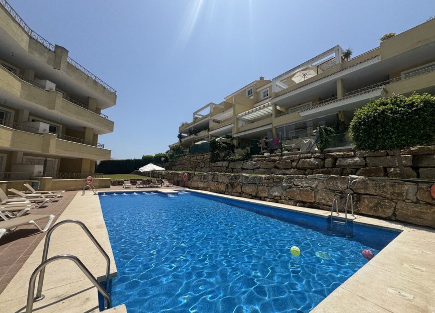 Resale - Apartment - Middle Floor Apartment - Marbella - Nueva Andalucia