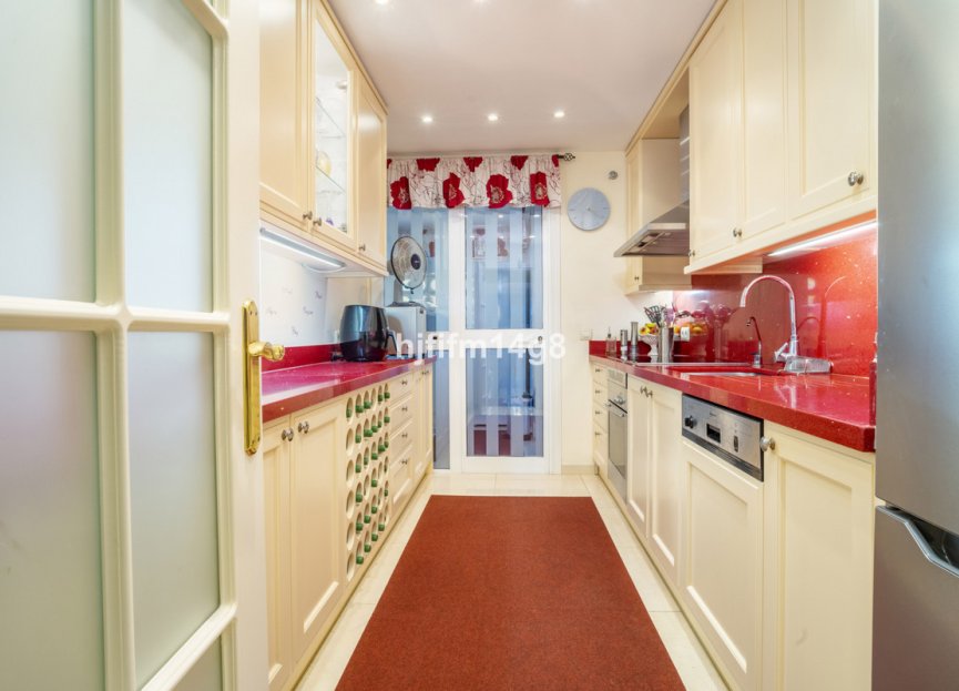 Resale - Ground floor apartment - Marbella - Puerto Banús