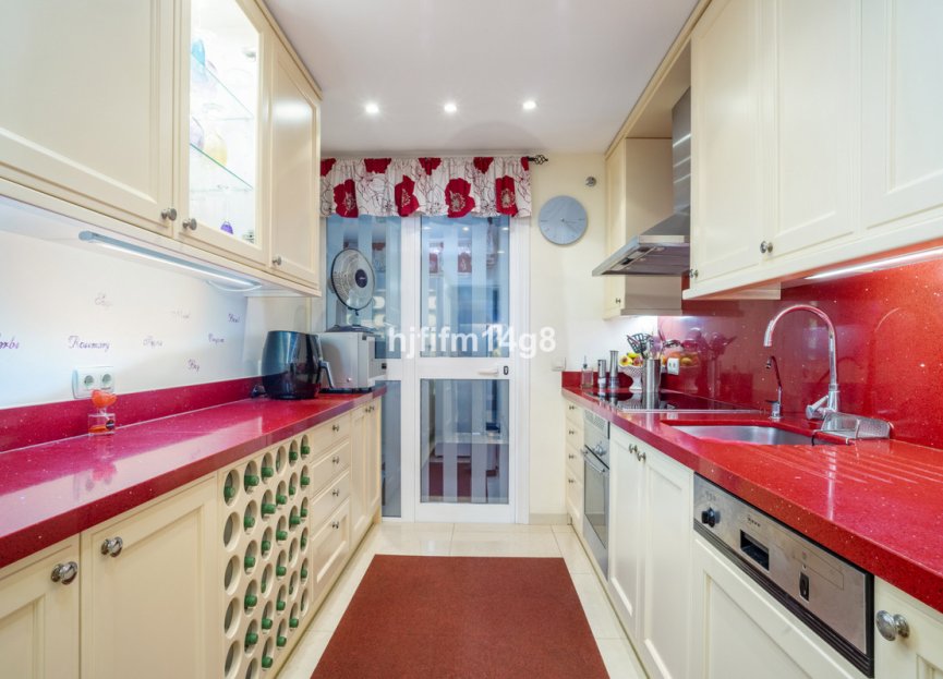 Resale - Ground floor apartment - Marbella - Puerto Banús