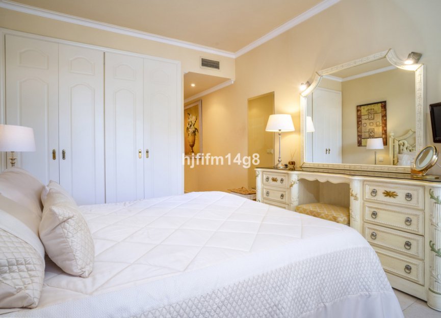 Resale - Ground floor apartment - Marbella - Puerto Banús