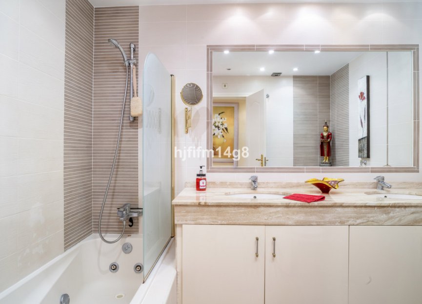 Resale - Ground floor apartment - Marbella - Puerto Banús