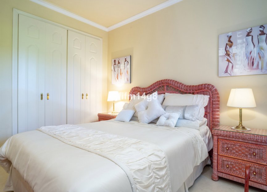 Resale - Ground floor apartment - Marbella - Puerto Banús