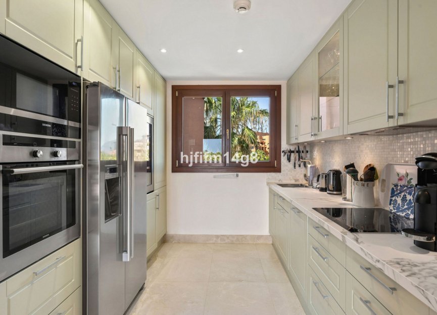 Resale - Apartment - Penthouse - Estepona - Estepona Centro