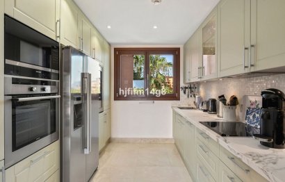 Resale - Apartment - Penthouse - Estepona - Estepona Centro