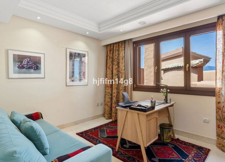 Resale - Apartment - Penthouse - Estepona - Estepona Centro