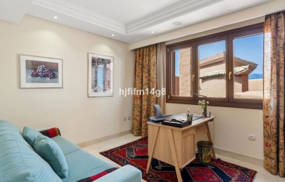 Resale - Apartment - Penthouse - Estepona - Estepona Centro