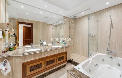 Resale - Apartment - Penthouse - Estepona - Estepona Centro