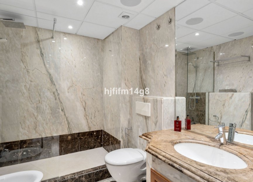 Resale - Apartment - Penthouse - Estepona - Estepona Centro