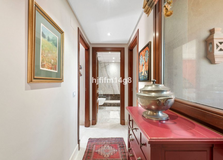 Resale - Apartment - Penthouse - Estepona - Estepona Centro