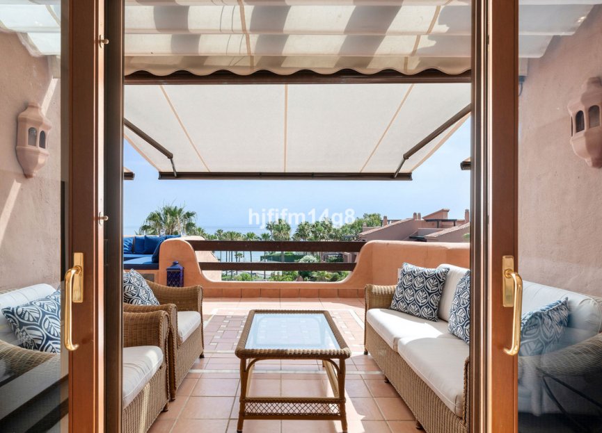 Resale - Apartment - Penthouse - Estepona - Estepona Centro