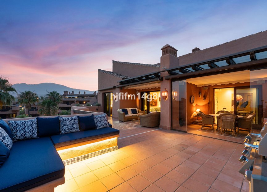 Resale - Apartment - Penthouse - Estepona - Estepona Centro