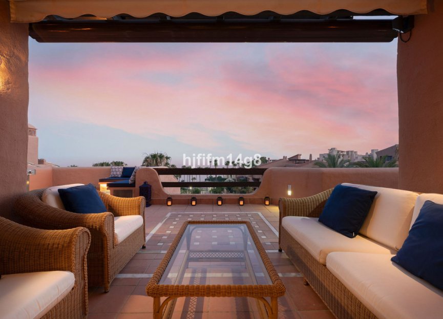 Resale - Apartment - Penthouse - Estepona - Estepona Centro