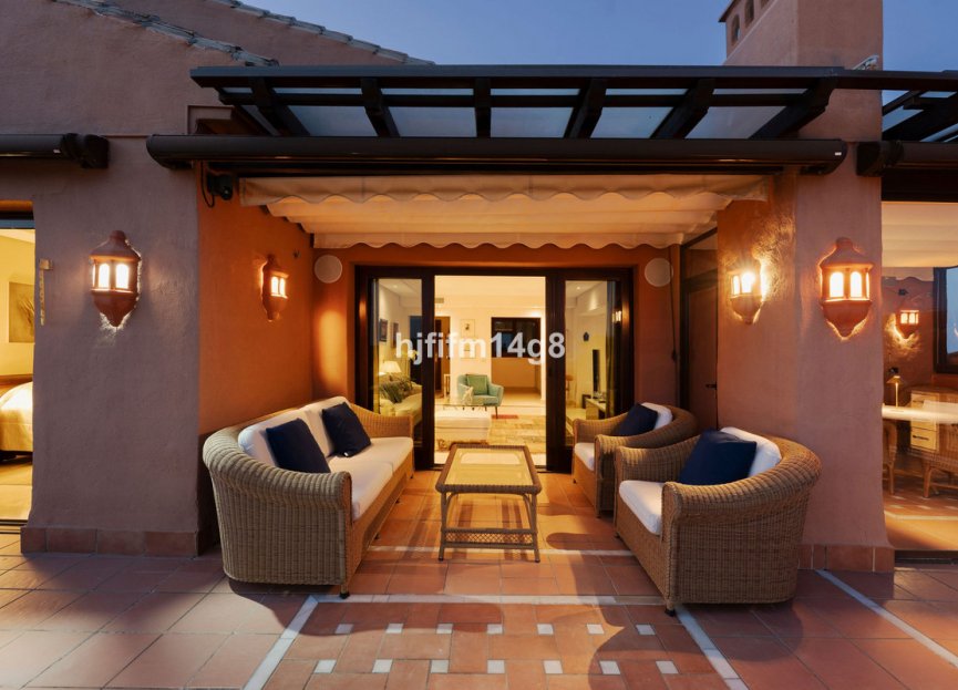 Resale - Apartment - Penthouse - Estepona - Estepona Centro