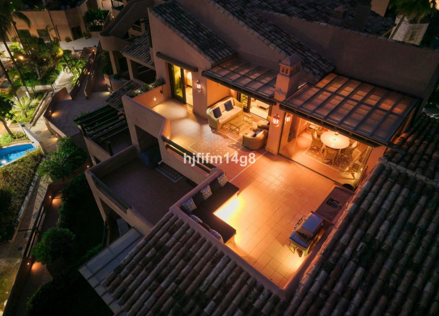 Resale - Apartment - Penthouse - Estepona - Estepona Centro